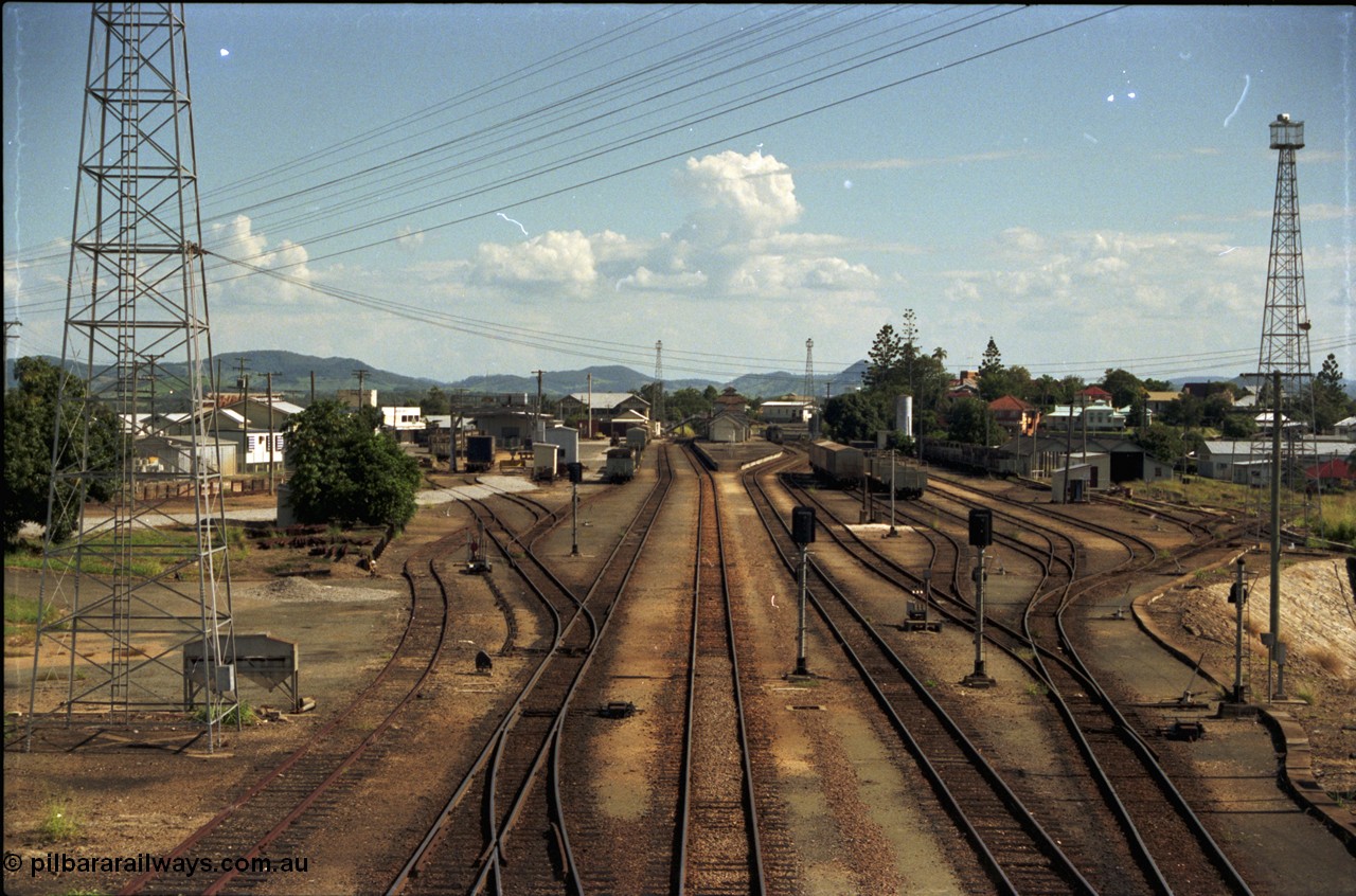 193-16
Gympie station yard overview looking south in the Up direction from the Stewart Terrace overbridge, zoomed in, station and platform in the middle, loco turntable to the right. [url=https://goo.gl/maps/zamovD9hxbu]GeoData[/url].
