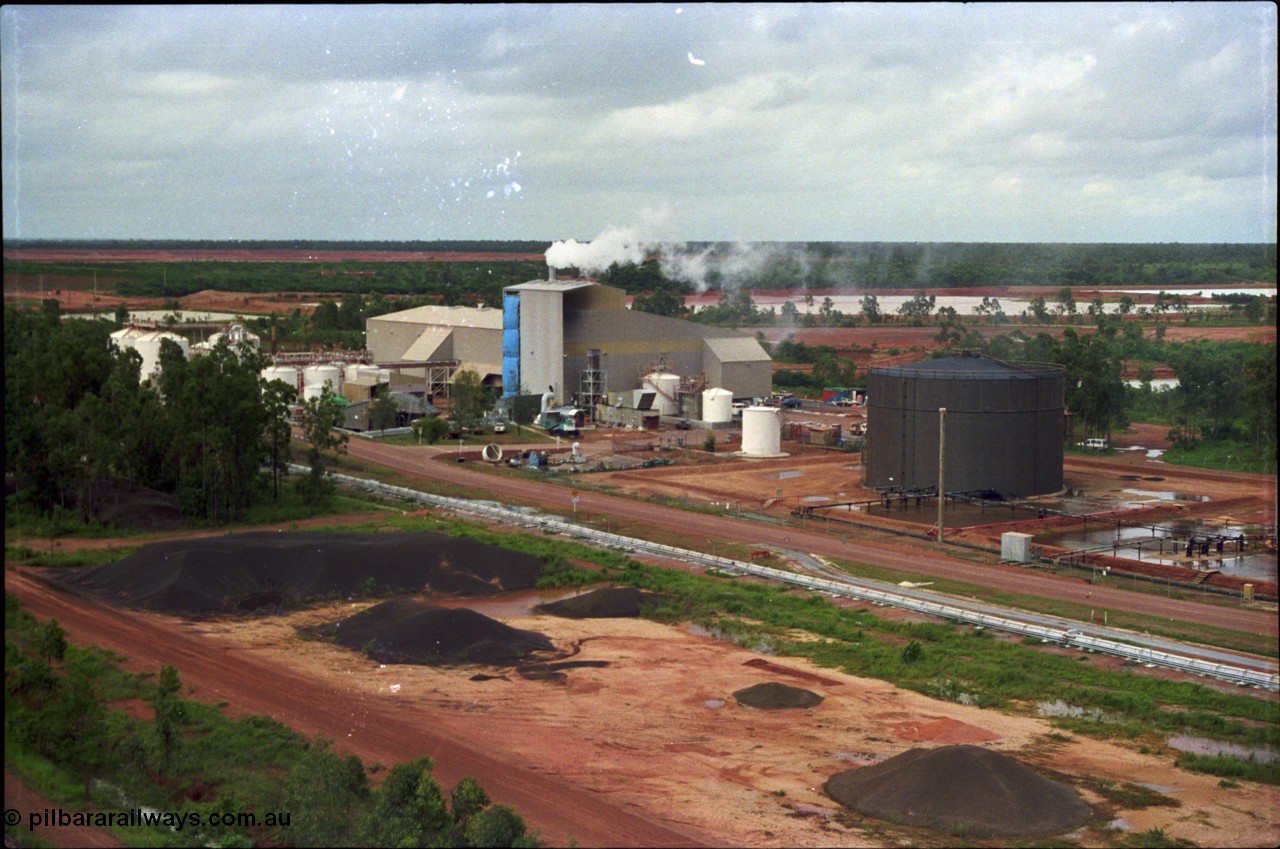 211-05
Weipa, Lorim Point, overview of the short lived Comalco Kaolin plant from the storage silos. The bauxite calcification plant is left of image.
Keywords: Comalco-Kaolin;