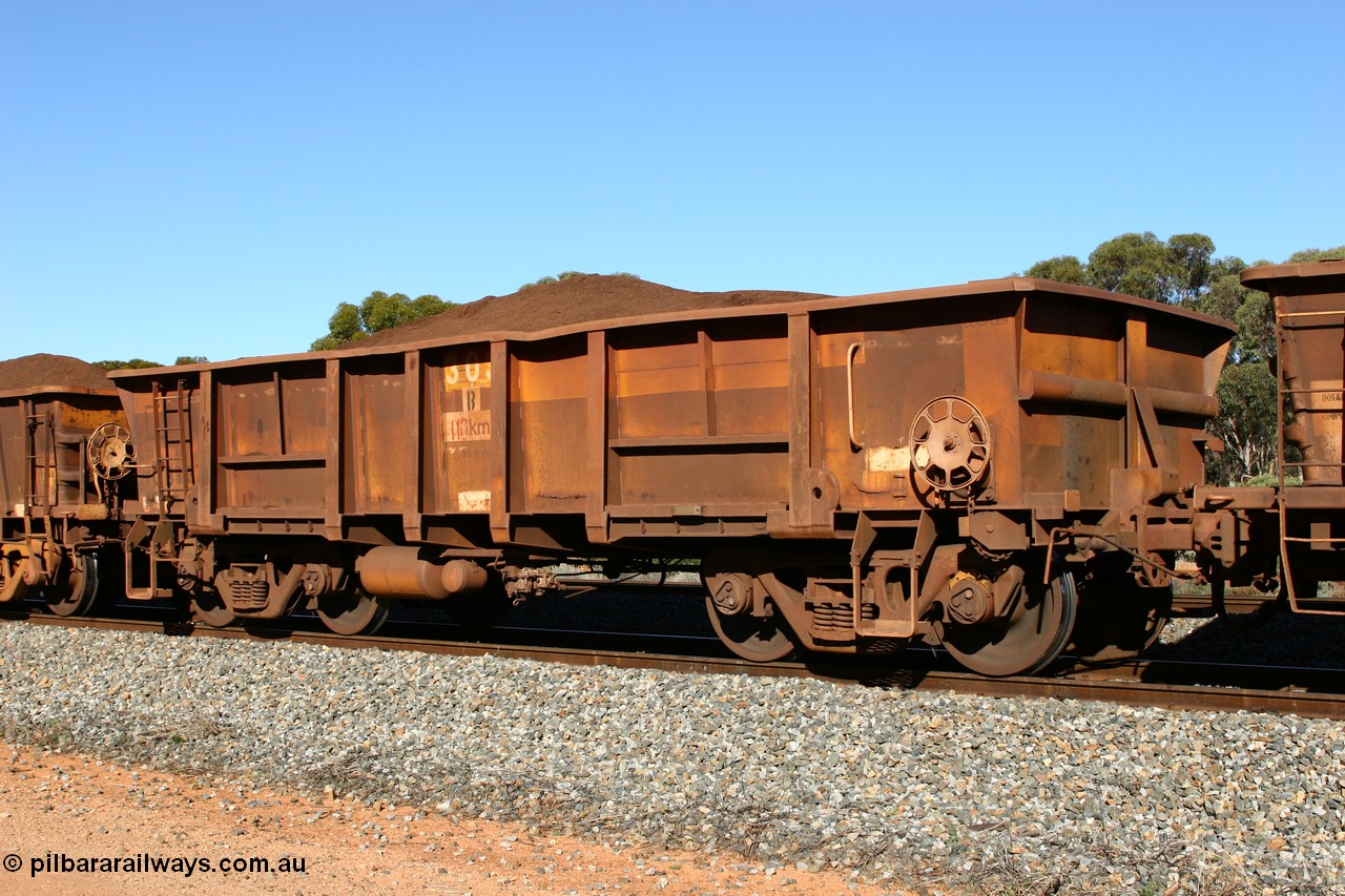 060528 4578
WOB type iron ore waggon WOB 31378 is one of a batch of twenty five built by Comeng WA between 1974 and 1975 and converted from Mt Newman high sided waggons by WAGR Midland Workshops with a capacity of 67 tons with fleet number 303 for Koolyanobbing iron ore operations, seen here at Bonnie Vale loaded with fines, 28th May 2006.
Keywords: WOB-type;WOB31378;Comeng-WA;Mt-Newman-Mining;