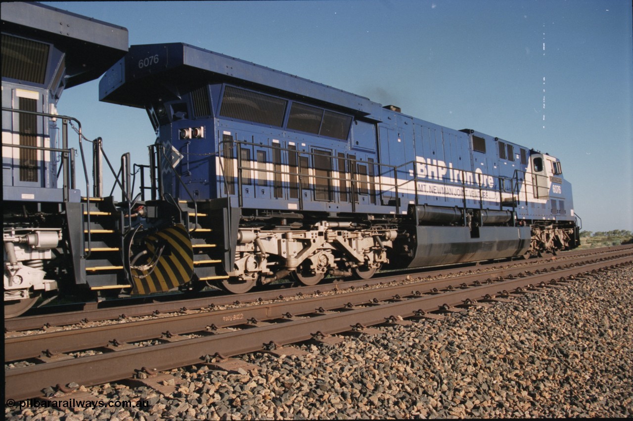 224-07
Bing siding, 6076 'Mt Goldsworthy' serial 51068 a General Electric AC6000 built by GE at Erie awaits the road to depart south. [url=https://goo.gl/maps/KQrczNpVhAH2]GeoData[/url].
Keywords: 6076;GE;AC6000;51068;