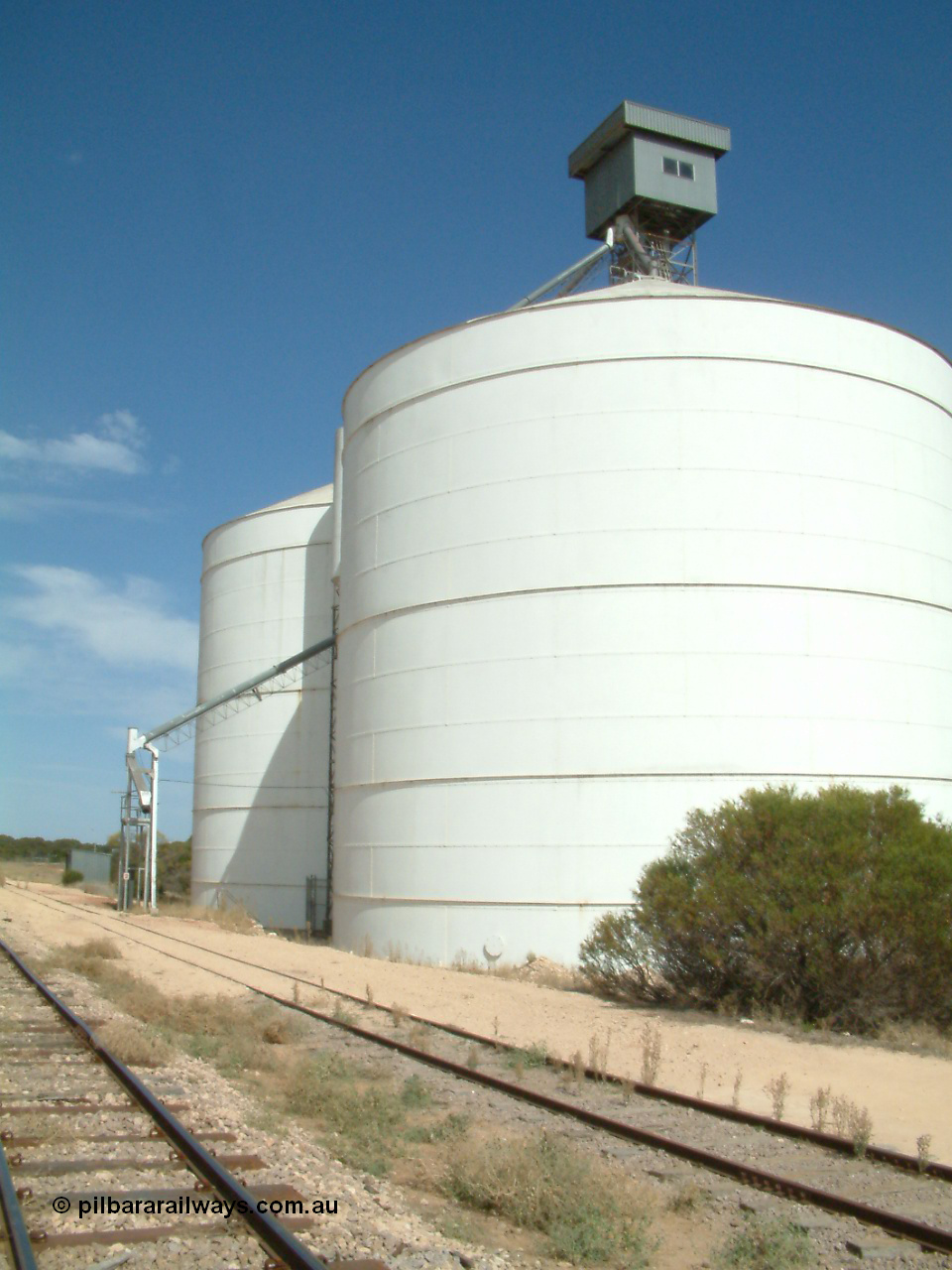 030405 140252
Kyancutta, yard view of the Ascom Jumbo silo complex and outflow spout, looking south, 5th April 2003.

