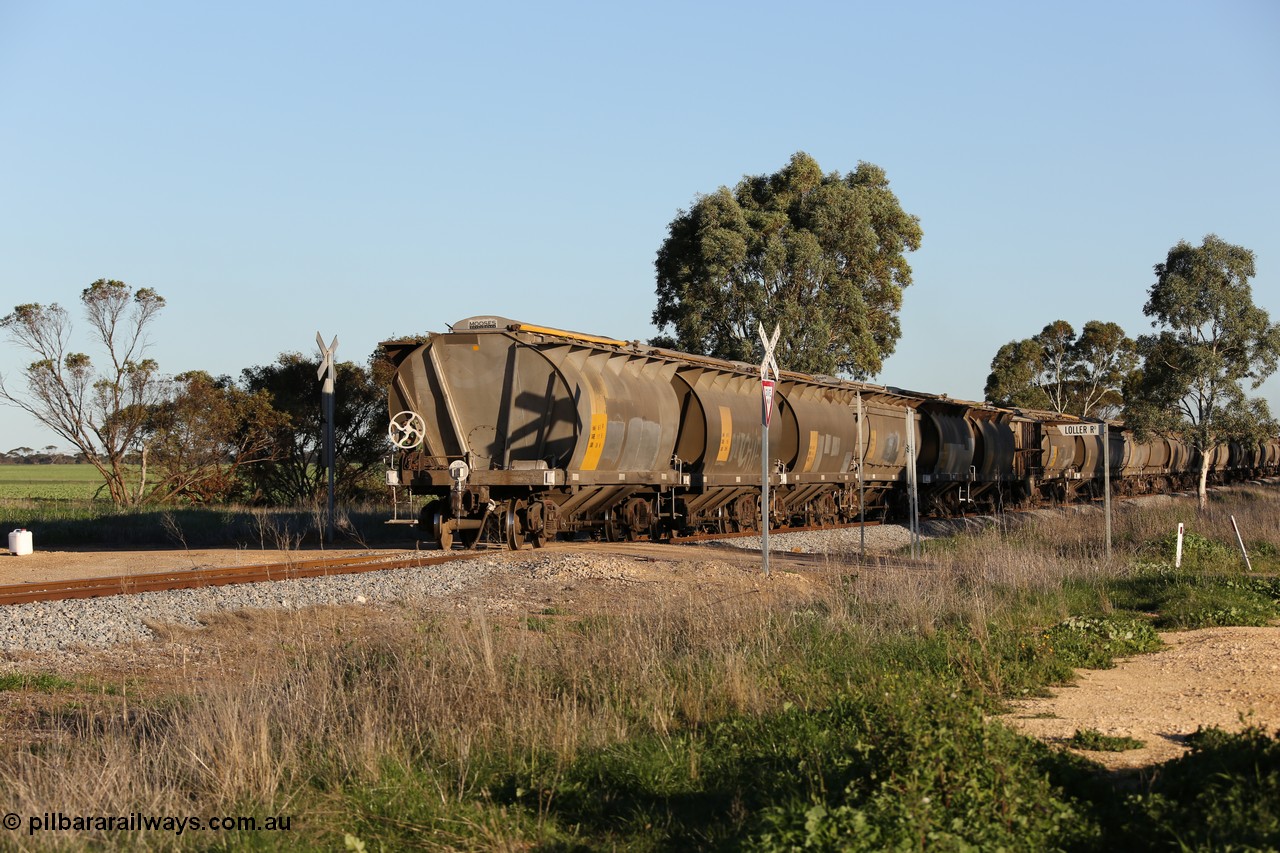 130703 0306
Kaldow, HAN type bogie grain hopper waggon HAN 61, one of sixty eight units built by South Australian Railways Islington Workshops between 1969 and 1973 as the HAN type for the Eyre Peninsula system.
Keywords: HAN-type;HAN61;1969-73/68-61;SAR-Islington-WS;