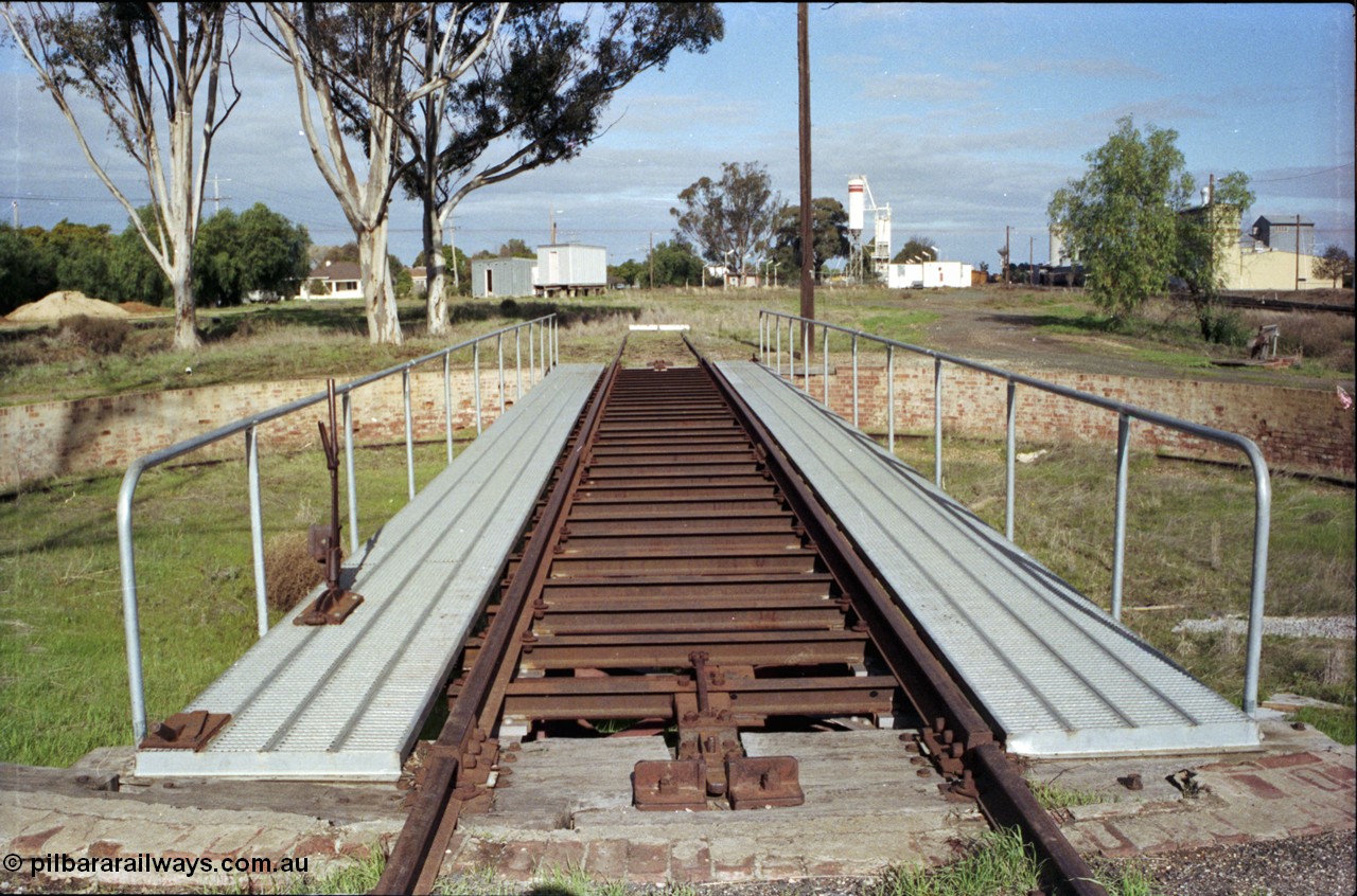 107-17
Echuca turntable deck and pit, looking south.

