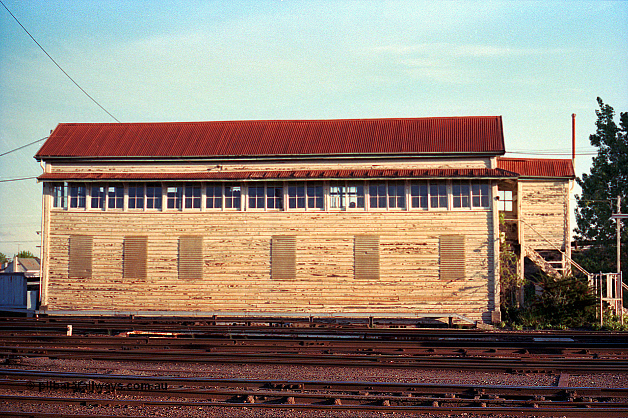114-27
Benalla B signal box, track side front elevation view.
