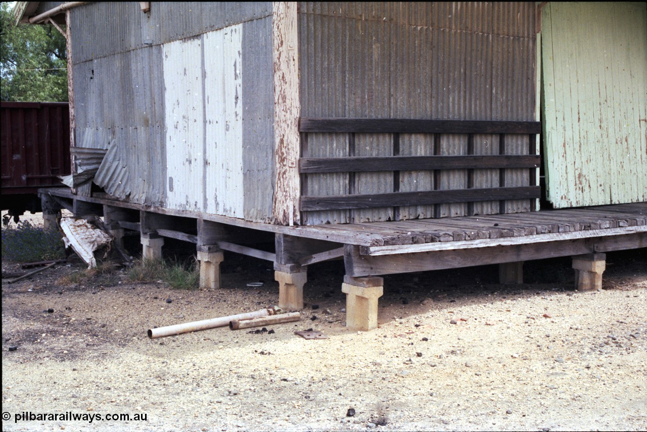 118-07
Strathmerton, goods shed 50' x 20' standard type, corner and footing detail view, damage.
