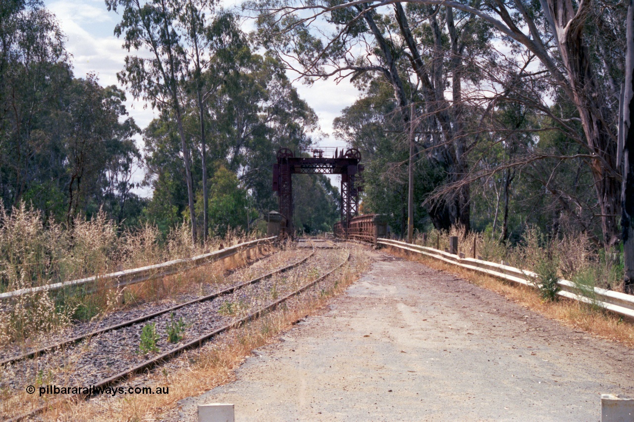 118-08
Murray River, Tocumwal line, centre lift combined road and rail bridge, looking from Victoria towards NSW and Tocumwal at the truncated end of Bridge Street, rail line out of service. [url=https://goo.gl/maps/Lm1jJeYPiigdKJov6]Geo data[/url].
