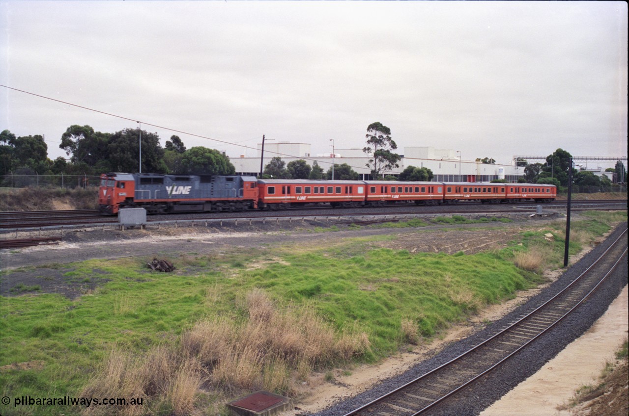 133-12
North Geelong, broad gauge V/Line down Geelong passenger train with N class and H set, off focus.
Keywords: N-class;Clyde-Engineering-Somerton-Victoria;EMD;JT22HC-2;