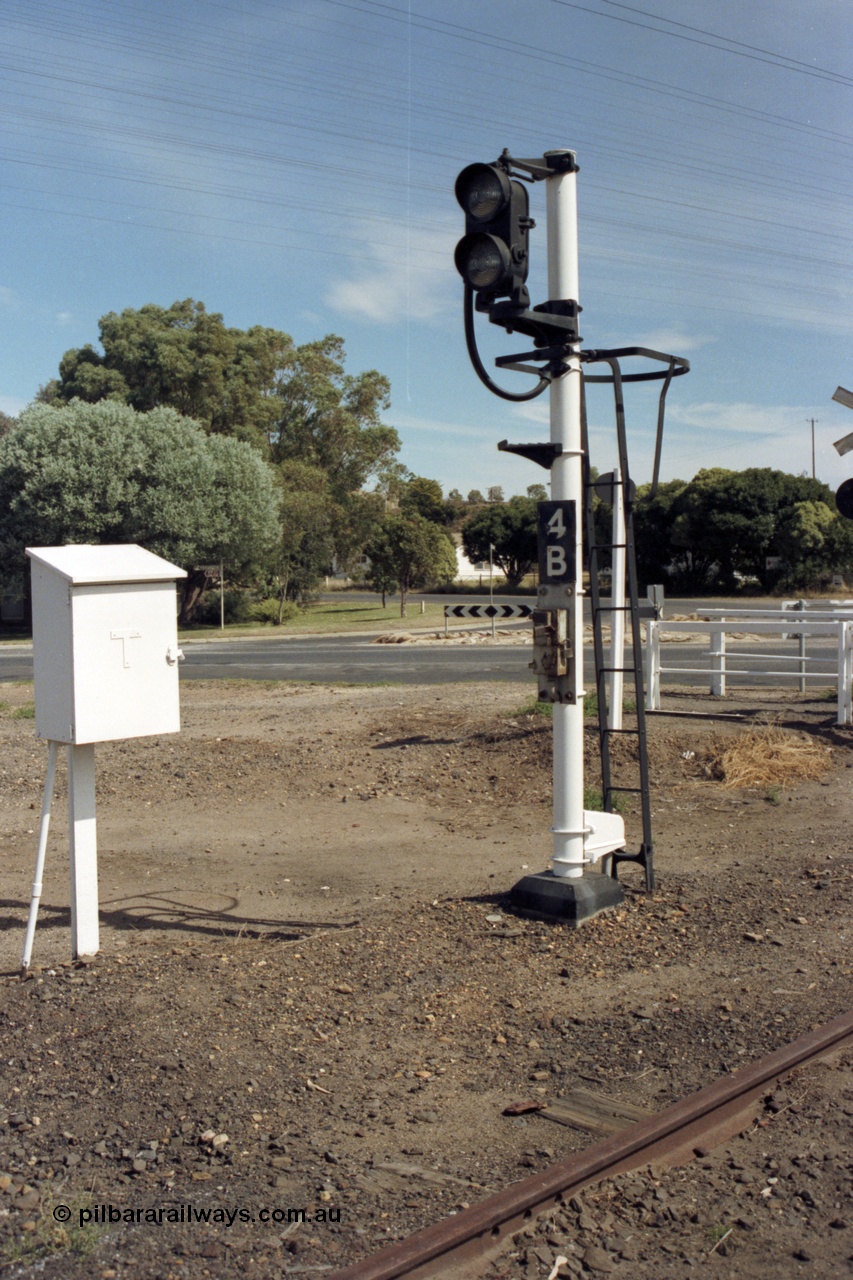 149-21
Bacchus Marsh, Dwarf Signal Post 9B, but numbered as 4B provides access to Siding 'B' the former Maddingley Brown Coal Siding across the grade crossing of Maddingley Rd.
