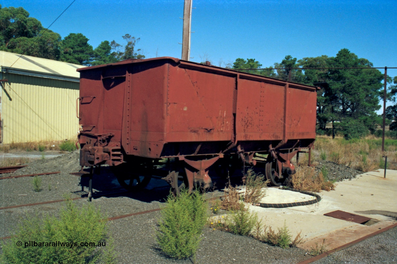 153-2-28
Ararat loco depot, HD type four wheel loco sand waggon HD 233, originally built in 1907 by Victorian Railways Newport Workshops, converted to HD type in 1973 by Bendigo Workshops.
Keywords: HD-type;HD233;Victorian-Railways-Newport-WS;I-type;fixed-wheel-waggon;