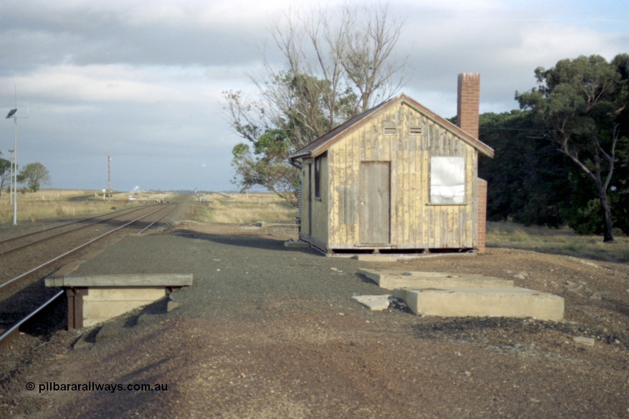153-3-14
Pura Pura, station building and platform looking towards Geelong.
