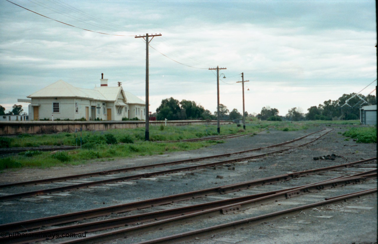 161-36
Tocumwal, mixed gauge yard overview, station building and NSWGR platform side, the track along the pole line is standard gauge while the ones in front are broad gauge, the silos are just visible on the right, looking north.
