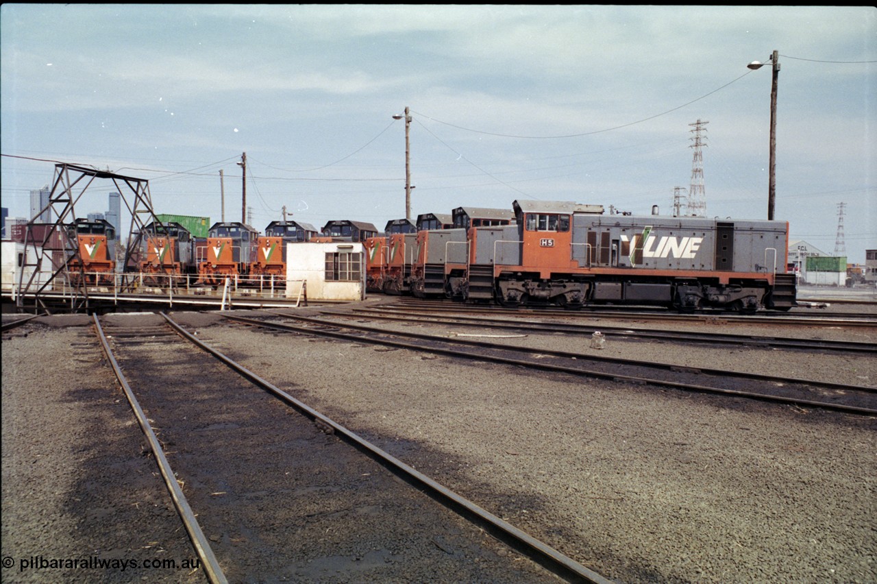 162-2-21
South Dynon Motive Power Depot, broad gauge turntable and radial roads, V/Line diesel electric locomotives of the T and H classes line the roads, H class H 5 Clyde Engineering EMD model G18B serial 68-632.
Keywords: H-class;H5;Clyde-Engineering-Granville-NSW;EMD;G18B;68-632;