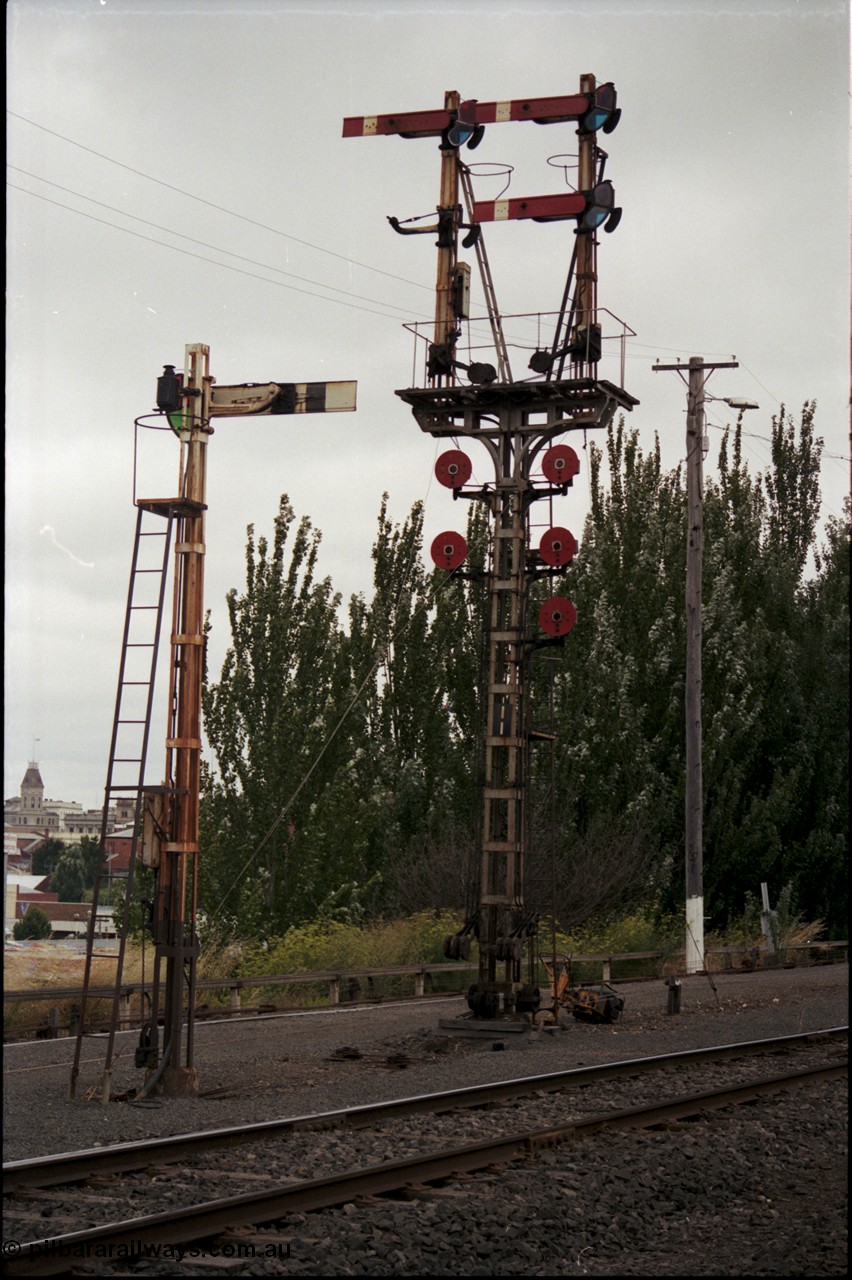172-19
Ballarat yard, semaphore and disc signal posts 11 facing the camera and 9B facing away.

