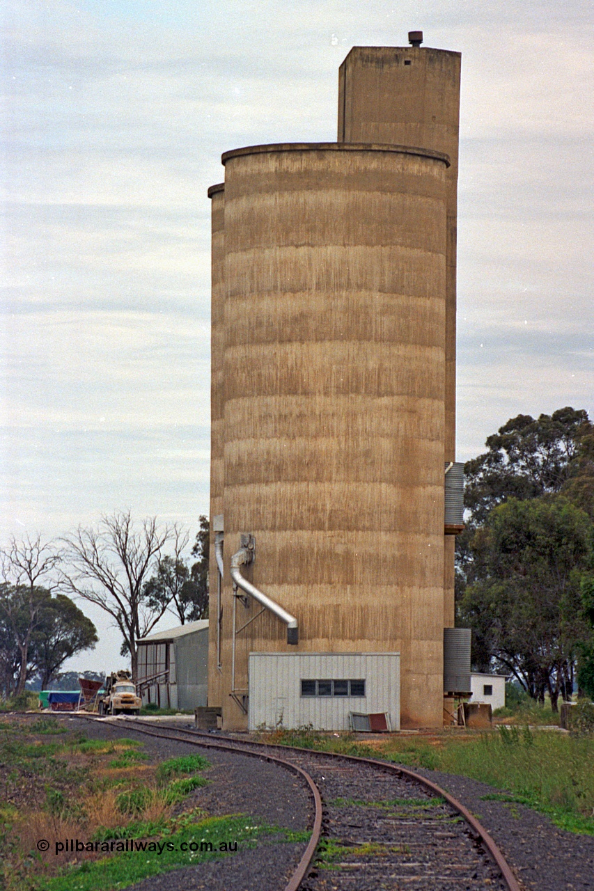 175-21
Pine Lodge, yard view looking towards Shepparton, elevation of Williamstown style silo complex with super phosphate shed beyond it on the right.
