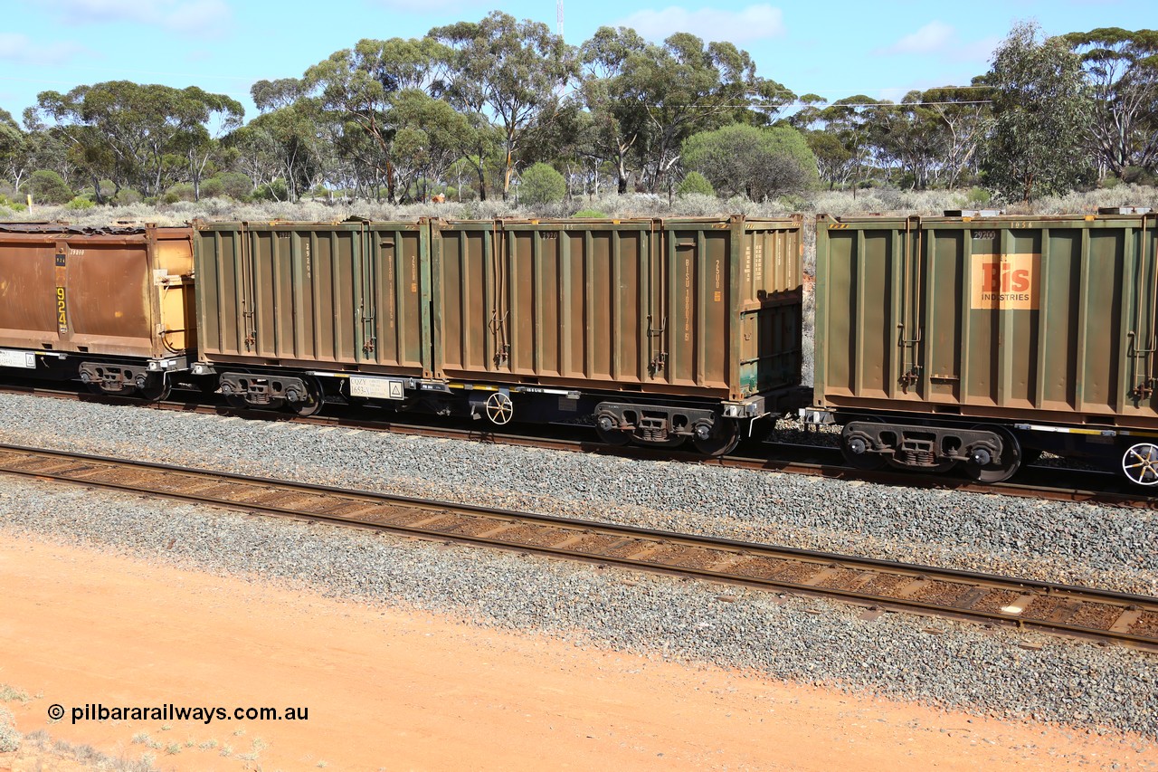 161112 3000
West Kalgoorlie, loaded Malcolm sulphur train 6029, CQZY type waggon CQZY 1653, built by CIMC at Dalian China for CFCLA and one of fifteen on lease to Aurizon with a pair of un-decaled hard-top type 25U0 containers BISU 100078 and 100045.
Keywords: CQZY-type;CQZY1653;CIMC-Dalian-China;