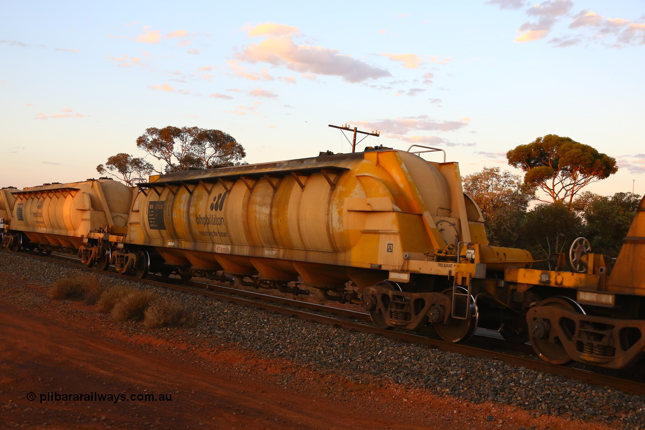 190107 0674
Kalgoorlie, WN type pneumatic discharge nickel concentrate waggon WN 512, one of thirty built by AE Goodwin NSW as WN type in 1970 for WMC.
Keywords: WN-type;WN512;AE-Goodwin;
