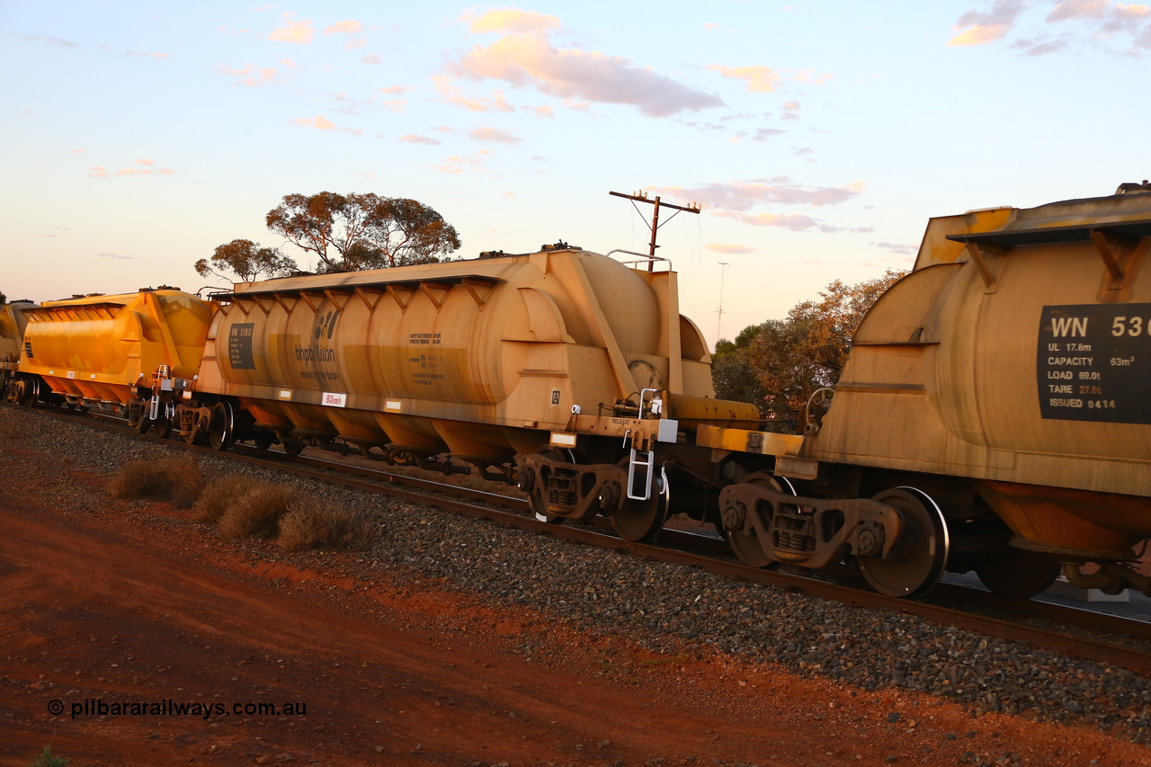 190107 0676
Kalgoorlie, WN type pneumatic discharge nickel concentrate waggon WN 509, one of thirty built by AE Goodwin NSW as WN type in 1970 for WMC.
Keywords: WN-type;WN509;AE-Goodwin;