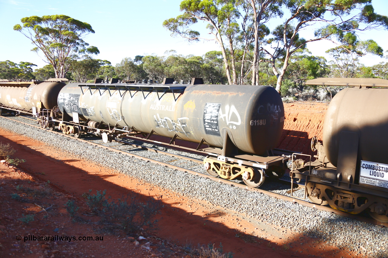 190109 1696
Binduli, empty fuel train 4445, NTBF type fuel tank waggon NTBF 6118, with former owners name (Freight Australia) visible. Originally built by Comeng NSW in 1975 as an SCA type 69,000 litre bitumen tanker SCA 267 for Shell NSW. Under Viva Energy ownership.
Keywords: NTBF-type;NTBF6118;Comeng-NSW;SCA-type;SCA267;