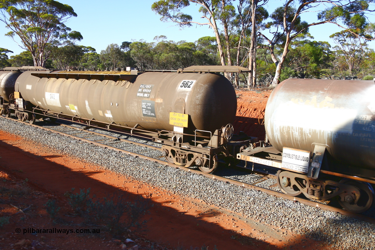 190109 1703
Binduli, empty fuel train 4445, ATLF 562 tank waggon, built by WAGR Midland Workshops 1973 for Shell as type WJL 86.49 kL one compartment one dome with a capacity of 80500 litres, fitted with type F InterLock couplers. Under Viva Energy ownership.
Keywords: ATLF-type;ATLF562;WAGR-Midland-WS;WJL-type;