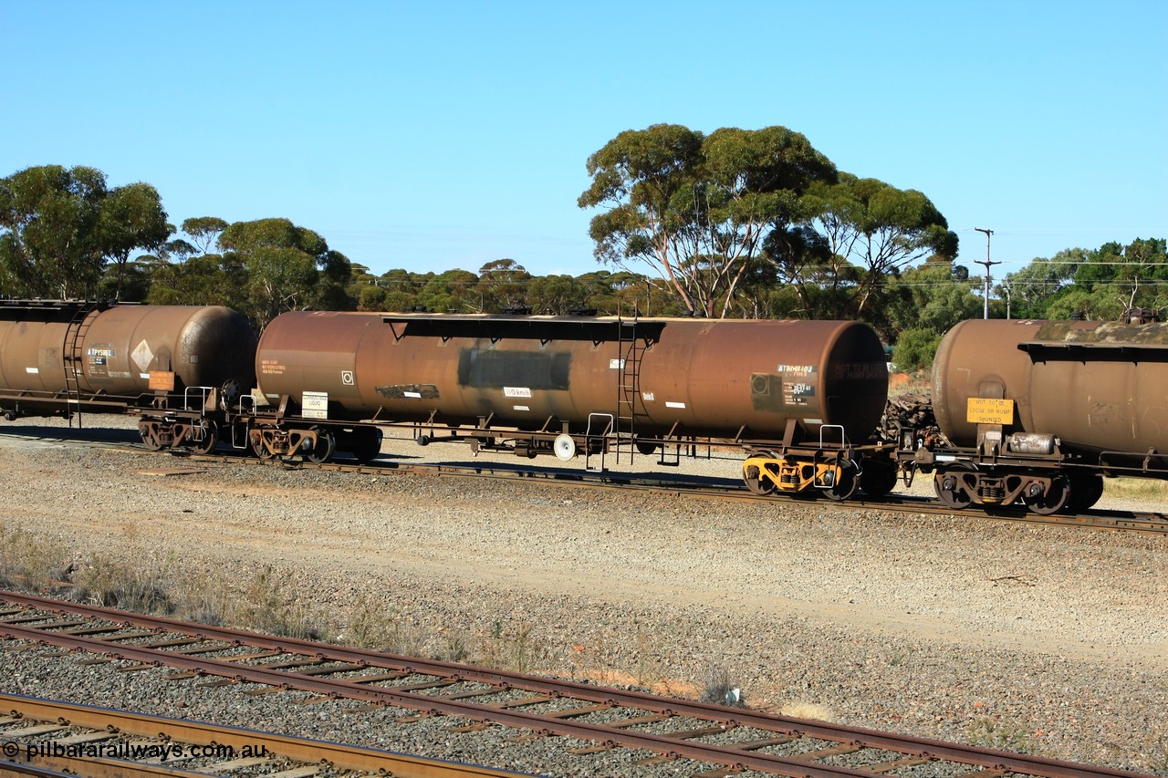 100602 8594
West Kalgoorlie, diesel fuel tanker ATDY 4619, ex NSW NTAF AMPOL tank, now in service with BP Oil, capacity of 67000 litres.
Keywords: ATDY-type;ATDY4619;NTAF-type;