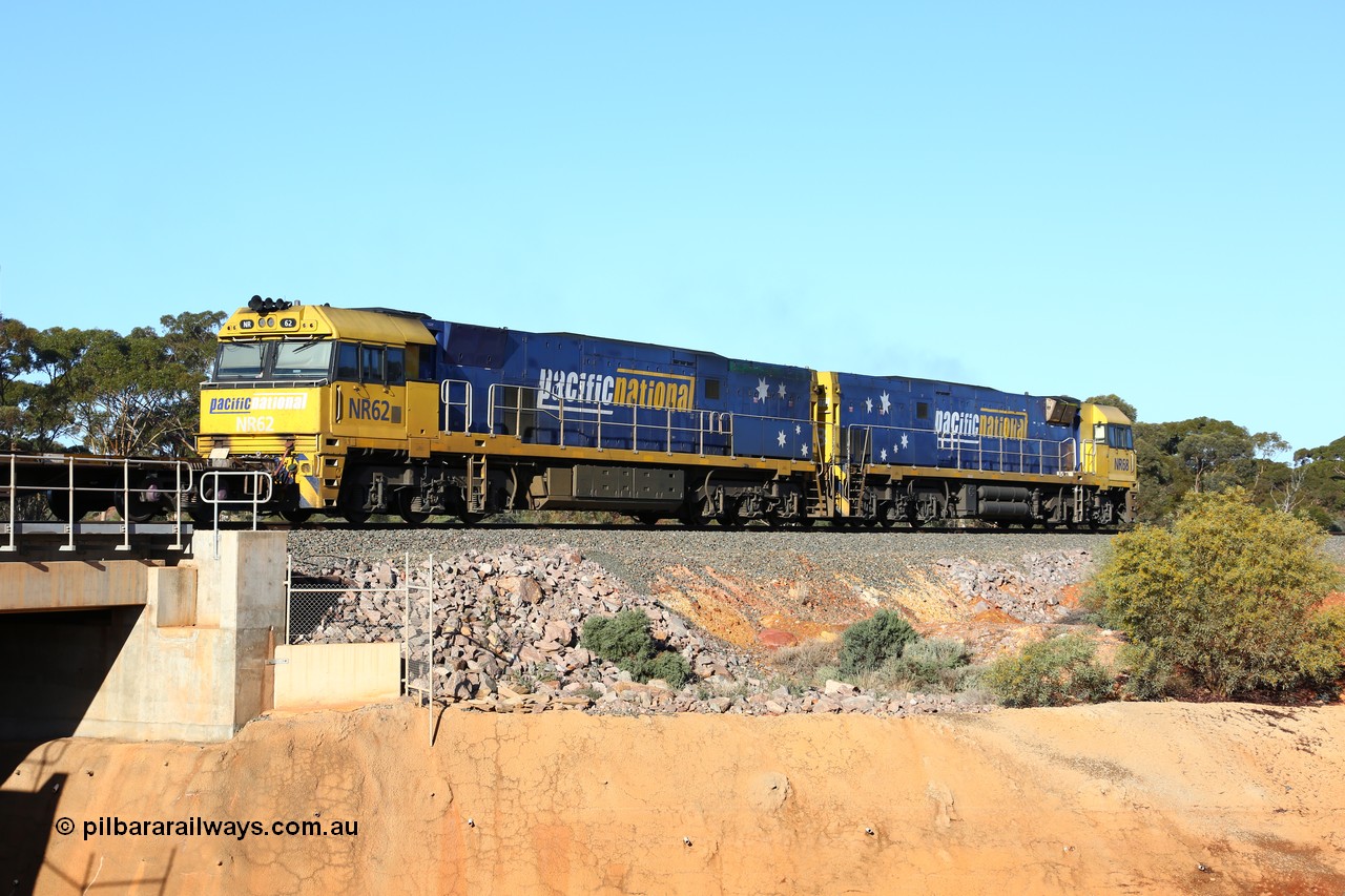 160522 2057
Binduli, 5MP2 steel train to Perth, Goninan built GE locomotive model Cv40-9i NR class NR 61 serial 7250-11/96-263 in current owners corporate livery.
Keywords: NR-class;NR61;Goninan;GE;Cv40-9i;7250-11/96-263;