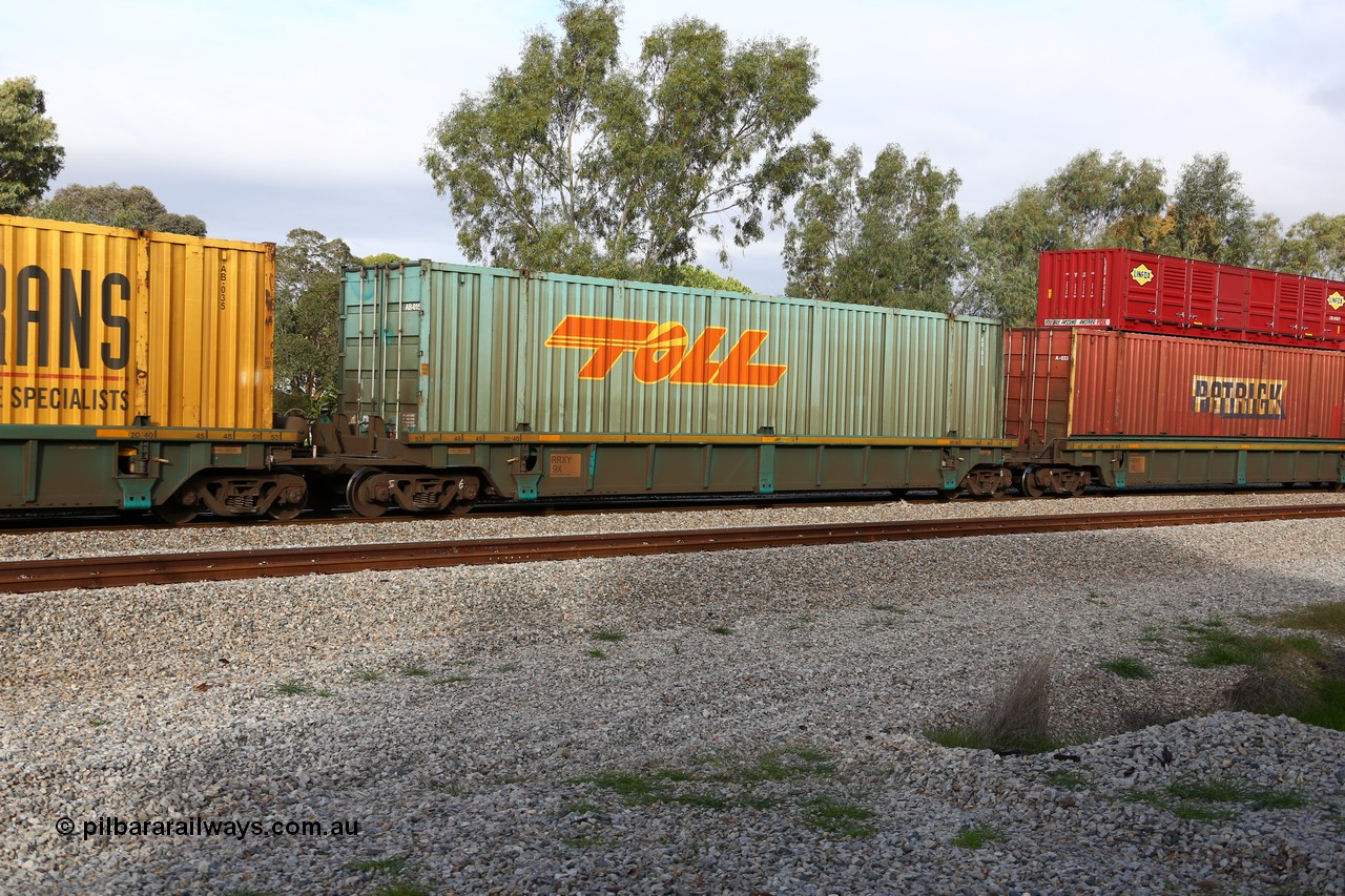 160609 0422
Woodbridge, 5PM5 intermodal train, RRXY 9 platform 4 of 5-pack well waggon set, one of eleven built by Bradken Qld in 2002 for Toll from a Williams-Worley design with a Toll 53' automobile box AB 015.
Keywords: RRXY-type;RRXY9;Williams-Worley;Bradken-Rail-Qld;