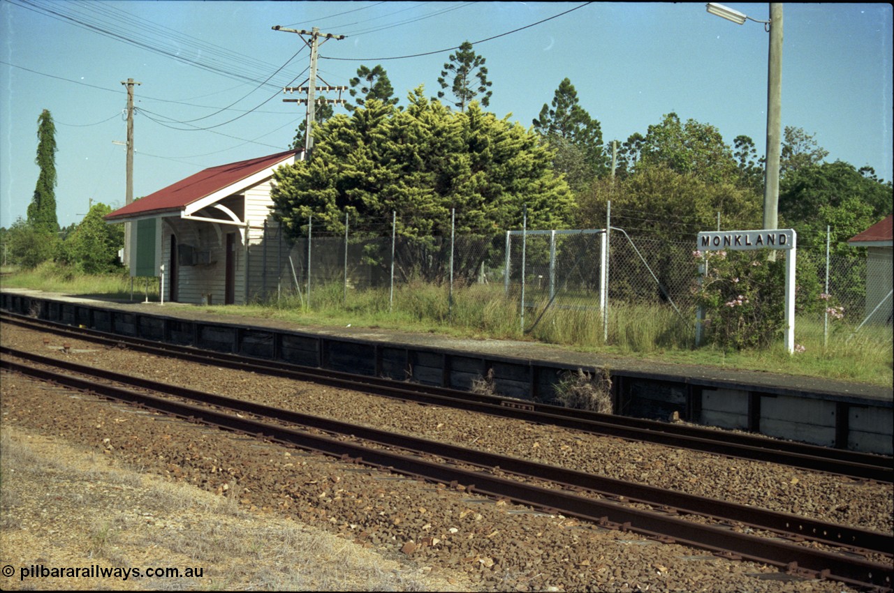 187-07
Monkland, Gympie Queensland. Station platform and building with station sign in situ. [url=https://goo.gl/maps/q4QZeBa5bk52]GeoData[/url].
