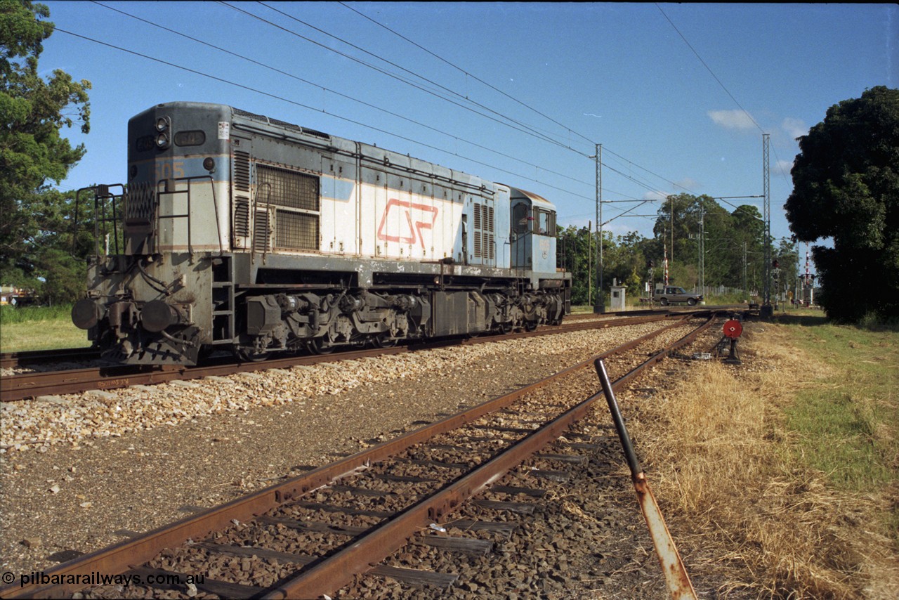 187-20
Beerwah, QR narrow gauge Comeng Qld built (under contract for Clyde Engineering) EMD model G22C unit 1505 serial 67-600 sits just north of Mawhinney St grade crossing. [url=https://goo.gl/maps/ug8czFZ4GjS2]GeoData[/url].
Keywords: 1502-class;1505;Comeng-Qld;EMD;GL22C;67-600;