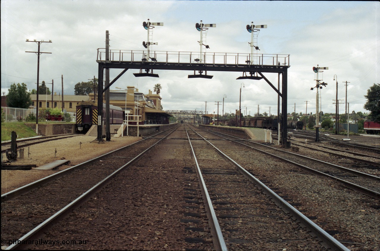 188-29
Junee station precinct, NSW Main South looking south, dock platform and down platform on the left, up platform on the right.
