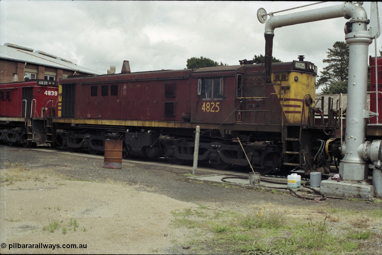 188-35
Junee, NSWSRA standard gauge locomotive depot, 48 class unit 4815 serial 83820 wearing the reverse Indian red livery, AE Goodwin built ALCo model DL531. Unit has seen been scrapped after service with Greentrains.
Keywords: 48-class;4825;AE-Goodwin;ALCo;RSD-8;DL-531;83820;