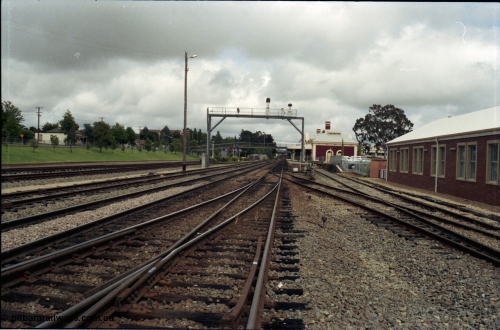 188-12
Wagga Wagga, located 521 km from Sydney on the NSW Main South, looking south from the goods shed with North Dock on the right and frame G visible in front of the gantry. Geo [url=https://goo.gl/maps/hXjY8rht7292]Data[/url].
