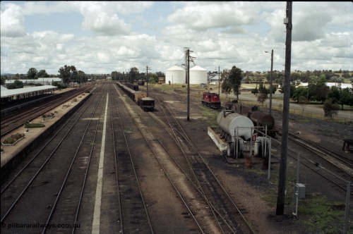 190-03
Cootamundra, NSW Main South, looking north, platform and main lines on the left, yard tracks on the right with Ascom silo complex in the background.
