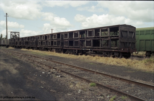 190-12
Cootamundra, NSW Main South, a rake of sheep NSSF type waggons.
Keywords: NSSF-type;AE-Goodwin;BSV-type;