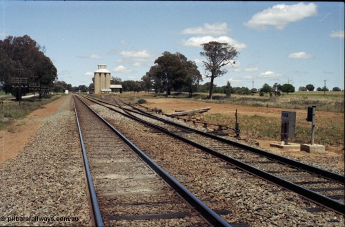 190-29
Marinna, located at the 477.88 km on the NSW Main South line, view looking south past the silo and with Lever A and siding interlocking arrangements on the right.
