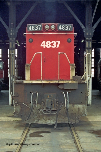192-05
Junee, NSWSRA standard gauge locomotive depot, Junee Roundhouse, idling NSWGR 48 class unit 4837 an ALCo RSD-8 or DL-531 built by AE Goodwin in 1961 with serial 84127.
Keywords: 48-class;4837;AE-Goodwin;ALCo;RSD-8;DL-531;84127;