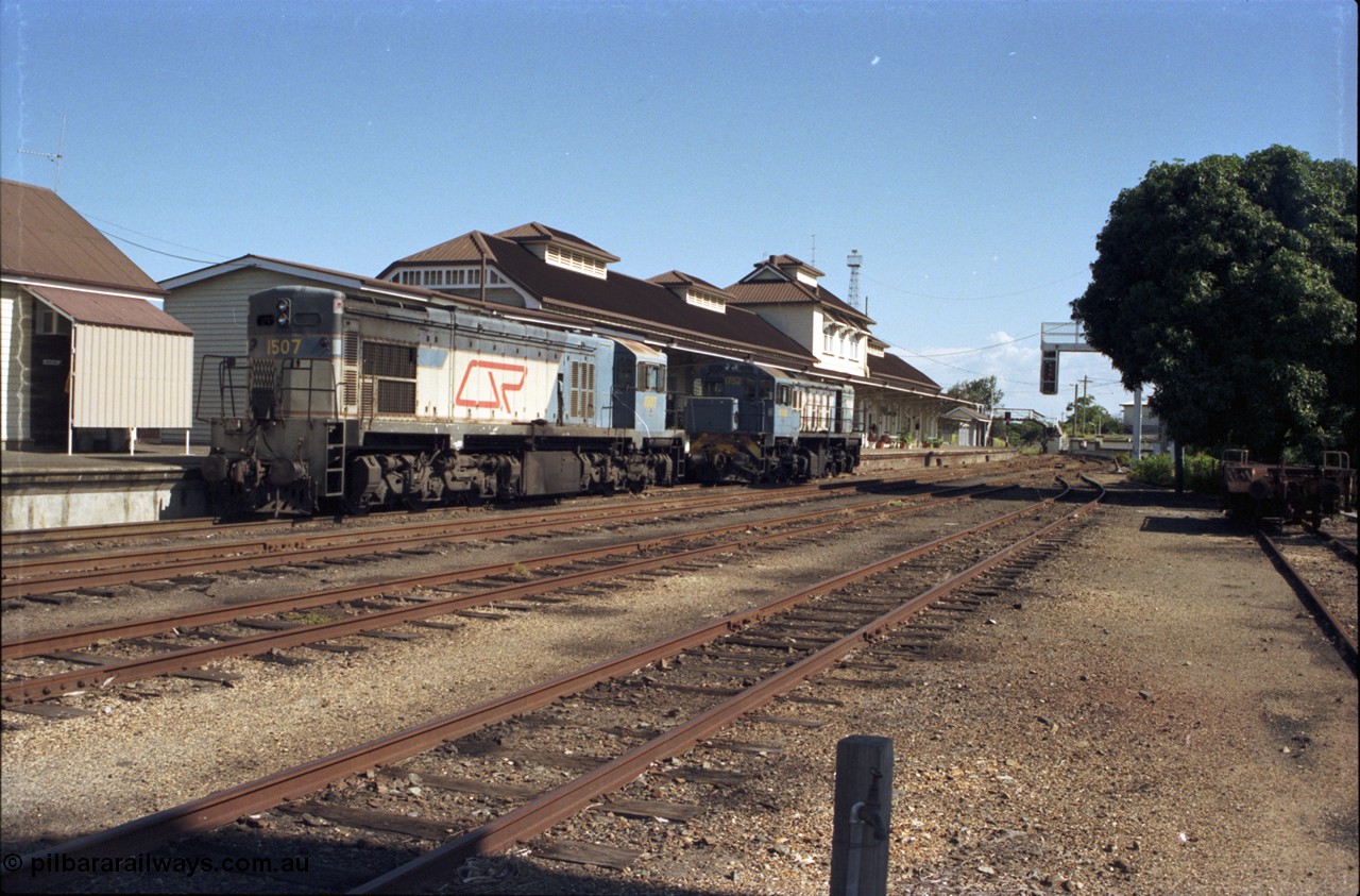 193-34
Gympie yard, narrow gauge Queensland Rail's 1502 class unit 1507 is a Comeng Rocklea Qld built (under contract for Clyde Engineering) EMD GL22C with serial 67-602 with 1720 class unit 1752 behind it.
Keywords: 1502-class;1507;Comeng-Qld;EMD;GL22C;67-602;