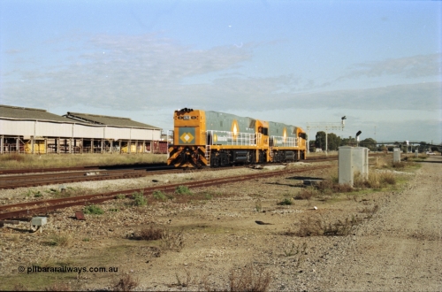 200-27
Midland, newly built Goninan GE model Cv40-9i NR class units NR 102 serial 7250-07/97-302 and NR 101 serial 7250-07/97-303 are conducting light engine trials prior to delivery to National Rail, 0931 hrs June 24, 1997.
Keywords: NR-class;NR102;Goninan;GE;CV40-9i;7250-07/97-302;