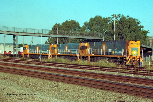201-25
Midland, the first Perth built NR class NR 61 Goninan GE model Cv40-9i serial 7250-11/96-263 shunts at Midland with two brand new NR units NR 101 and NR 102 with waggon RQRX 60177.
Keywords: NR-class;NR61;Goninan;GE;CV40-9i;7250-11/96-263;