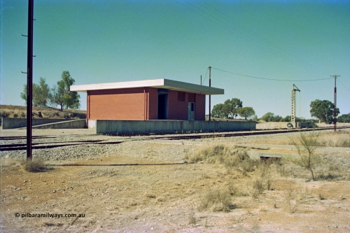 202-21
Meckering, view of the goods shed from the south east end, shows loading platform, ramps and crane.
