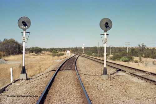 202-27
Meckering, looking east at the Down departure signals for the loop 10 RB and the mainline 10 RA.

