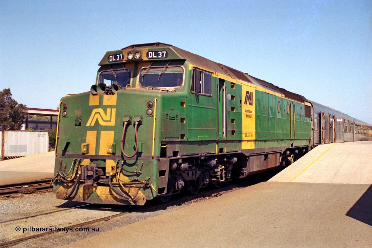 208-2-34
Keswick Passenger Terminal, Adelaide, The Ghan with Australian National DL class DL 37 Clyde Engineering EMD model AT42C serial 88-1245 awaits departure time.
Keywords: DL-class;DL37;Clyde-Engineering-Kelso-NSW;EMD;AT42C;88-1245;