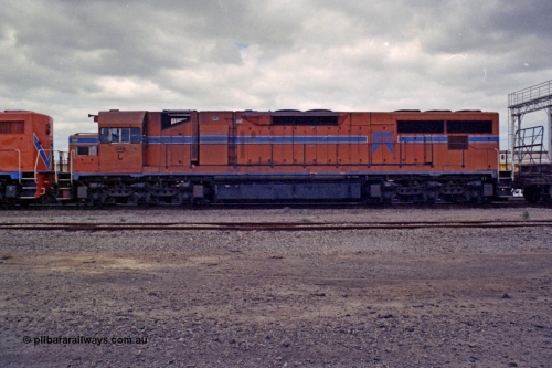 208-2-15
Midland, Westrail L class L 260 Clyde Engineering EMD model GT26C serial 68-550, second unit on the midday east bound freighter, side view, 27th September 1991.
Keywords: L-class;L260;Clyde-Engineering-Granville-NSW;EMD;GT26C;68-550;
