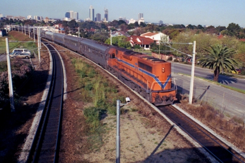 208-2-21
Mt Lawley, Westrail L class L 263 Clyde Engineering EMD model GT26C serial 68-553 leads the empty cars from the Indian Pacific to Forrestfield.
Keywords: L-class;L263;Clyde-Engineering-Granville-NSW;EMD;GT26C;68-553;