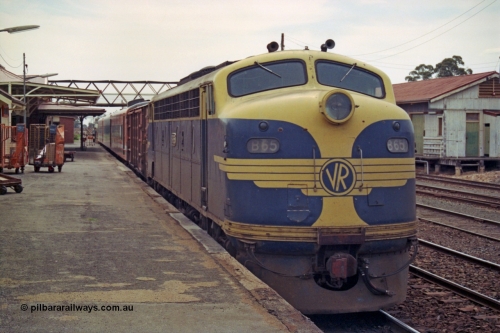 208-2-31
Dimboola, the Up Dimboola pass lead by Victorian Railways liveried B class B 65, Clyde Engineering EMD model ML2 serial ML2-6 with D van and N set.
Keywords: B-class;B65;Clyde-Engineering-Granville-NSW;EMD;ML2;ML2-6;bulldog;