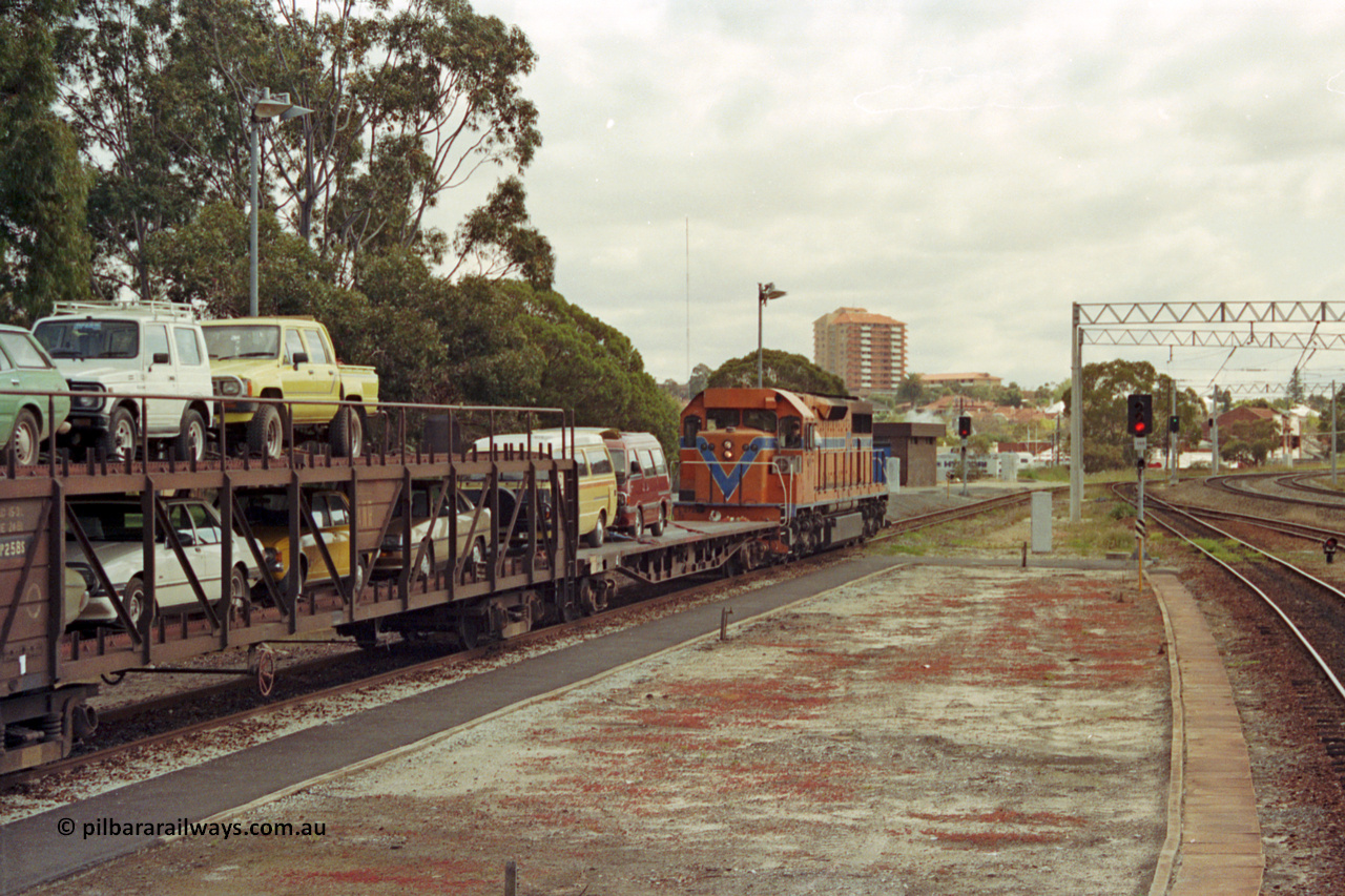 209-03
East Perth Passenger Terminal, Westrail L class L 272 Clyde Engineering EMD model GT26C serial 69-621 shunts the car carrying waggons into the unloading dock off the Indian Pacific.
Keywords: L-class;L272;Clyde-Engineering-Granville-NSW;EMD;GT26C;69-621;