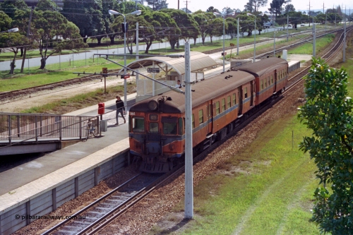 209-14
Ashfield station, narrow gauge Midland to Perth service departs for Perth with Cravens of Sheffield built ADH class railcar ADH 652 leading an ADG class.
Keywords: ADH-type;ADH652;Cravens-England;