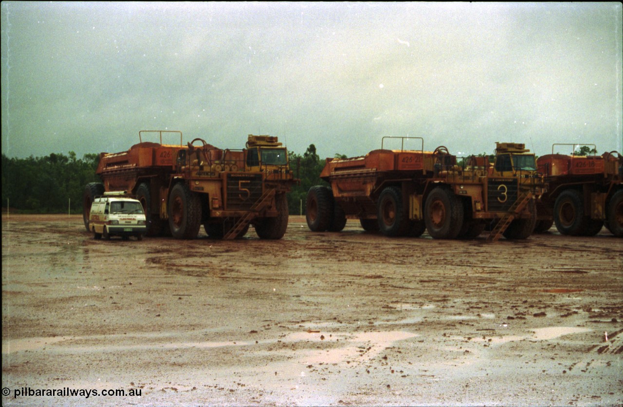 211-15
East Weipa Mine Centre, the 'Go Line' with the Komatsu HD1400 truck and trailers all lined up.
Keywords: Tubemakers;Komatsu;HD1400;