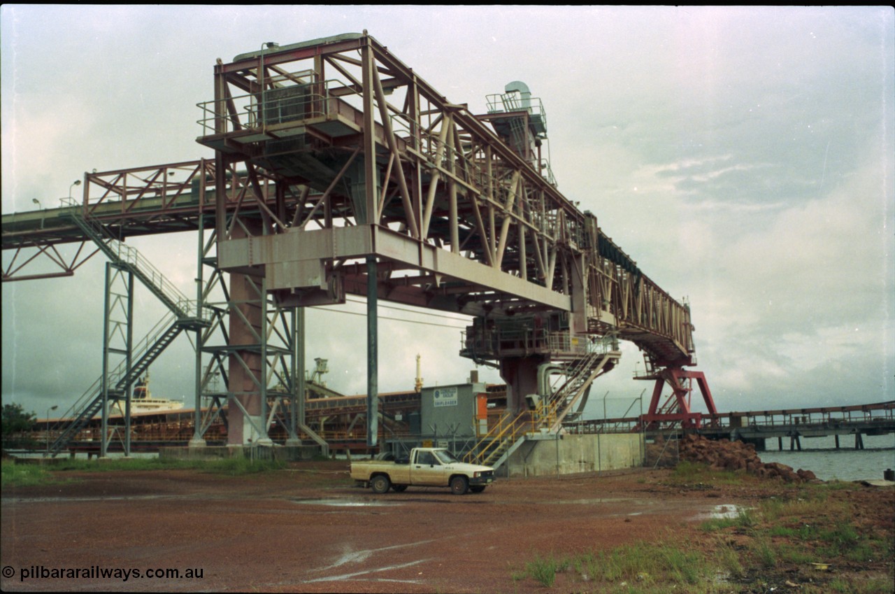 211-36
Weipa, Lorim Point view of the Comalco Kaolin ship loading facility, pivot point and loading conveyor with the red frame on the wharf forming the loader structure.
Keywords: Comalco-Kaolin;