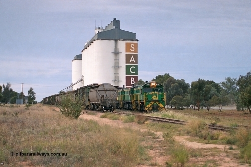 245-18
Wudinna, empty grain train shunts back into the grain siding with a trio of former Australian National Co-Co locomotives with rebuilt former AE Goodwin ALCo model DL531 830 class ex 839, serial no. 83730, rebuilt by Port Augusta Workshops to DA class, DA 4 leading two AE Goodwin ALCo model DL531 830 class units 842, serial no. 84140 and 851 serial no. 84137, 851 having been on the Eyre Peninsula since delivered in 1962. April 7, 2003.
Keywords: DA-class;DA4;83730;Port-Augusta-WS;ALCo;DL531G/1;830-class;839;rebuild;