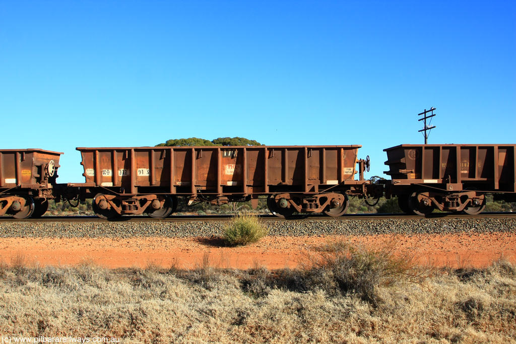 100731 02531
WO type iron ore waggon WO 31291 is one of a batch of fifteen built by WAGR Midland Workshops between July and October 1968 with fleet number 170 for Koolyanobbing iron ore operations, with a 75 ton and 1018 ft³ capacity, on empty train 6418 at Binduli Triangle, 31st July 2010.
Keywords: WO-type;WO31291;WAGR-Midland-WS;